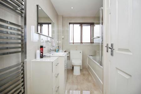 3 bedroom Terraced House for sale in Gardenfield Road, Thurmaston, LE4