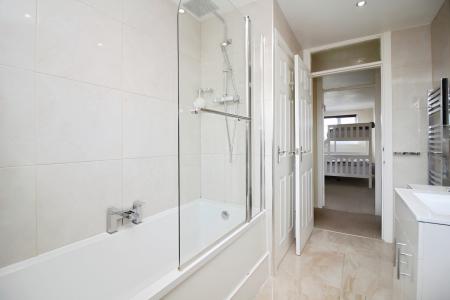 3 bedroom Terraced House for sale in Gardenfield Road, Thurmaston, LE4