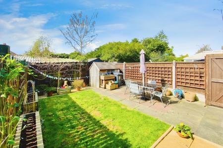 3 bedroom Terraced House for sale in Gardenfield Road, Thurmaston, LE4