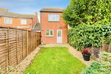 2 bedroom Link detached house for sale in Glebelands Road, Glebelands, Leicester, LE4