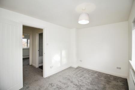 2 bedroom Link detached house for sale in Glebelands Road, Glebelands, Leicester, LE4