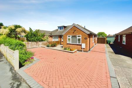 3 bedroom Semi-detached bungalow for sale in Goodes Lane, Syston, LE7