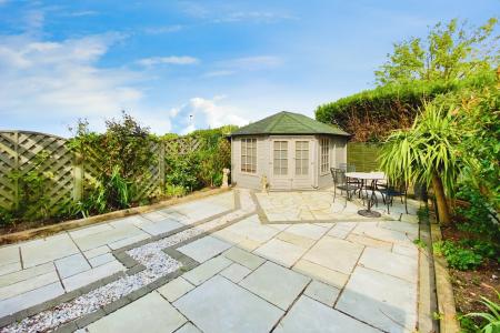 4 bedroom Semi-detached house for sale in Greensward, East Goscote, LE7