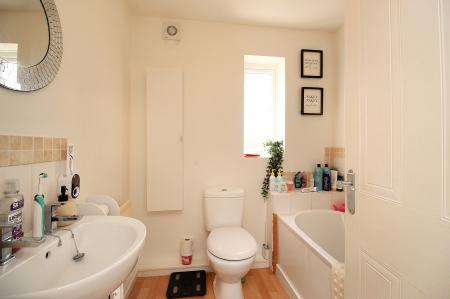 2 bedroom Semi-detached house for sale in Grimston Close, Leicester, LE4