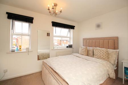 2 bedroom Semi-detached house for sale in Grimston Close, Leicester, LE4