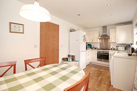 2 bedroom Semi-detached house for sale in Harston Lane, Leicester, LE4