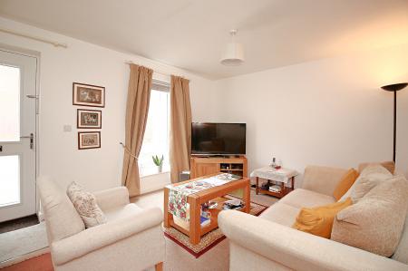 2 bedroom Semi-detached house for sale in Harston Lane, Leicester, LE4