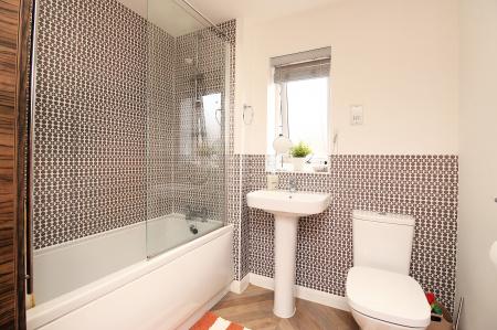 2 bedroom Semi-detached house for sale in Harston Lane, Leicester, LE4