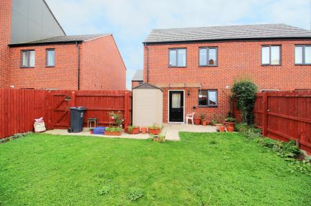 2 bedroom Semi-detached house for sale in Harston Lane, Leicester, LE4