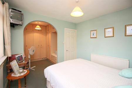 4 bedroom Detached house for sale in Highway Road, Thurmaston, LE4