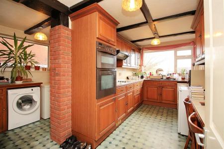 4 bedroom Detached house for sale in Highway Road, Thurmaston, LE4