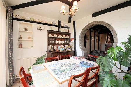 4 bedroom Detached house for sale in Highway Road, Thurmaston, LE4