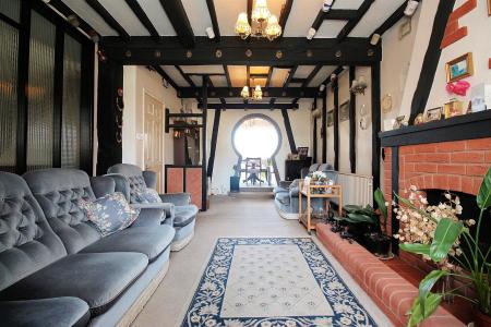 4 bedroom Detached house for sale in Highway Road, Thurmaston, LE4