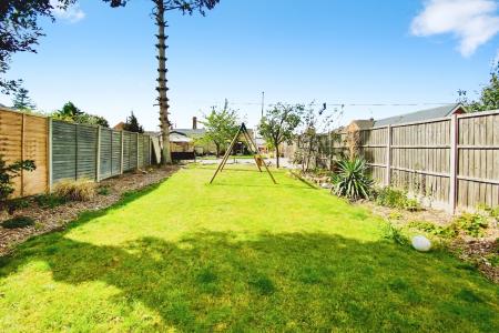 4 bedroom Detached bungalow for sale in Humberstone Lane, Thurmaston, LE4