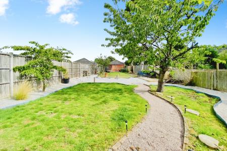 4 bedroom Detached bungalow for sale in Humberstone Lane, Thurmaston, LE4