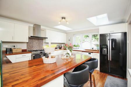 4 bedroom Detached house for sale in Hungarton Drive, Syston, LE7