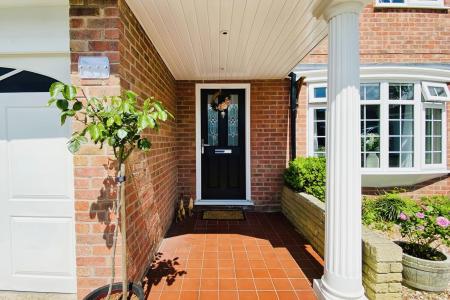 4 bedroom Detached house for sale in Hungarton Drive, Syston, LE7