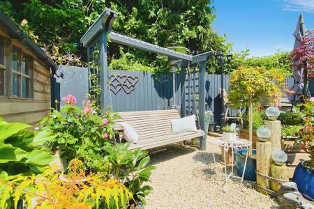 4 bedroom Detached house for sale in Hungarton Drive, Syston, LE7