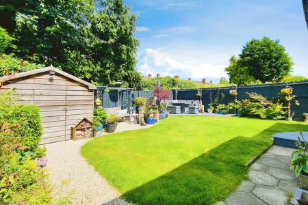 4 bedroom Detached house for sale in Hungarton Drive, Syston, LE7