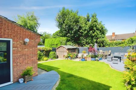 4 bedroom Detached house for sale in Hungarton Drive, Syston, LE7