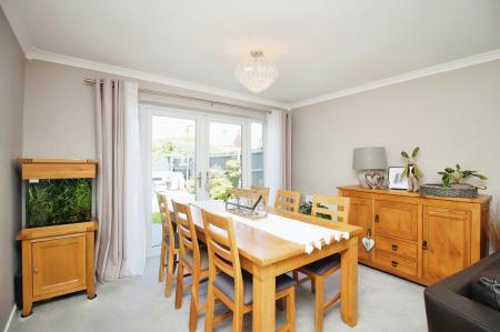 4 bedroom Detached house for sale in Hungarton Drive, Syston, LE7