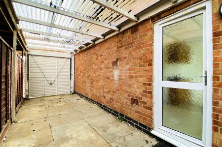 3 bedroom Semi-detached house for sale in Huntsmans Dale, East Goscote, LE7