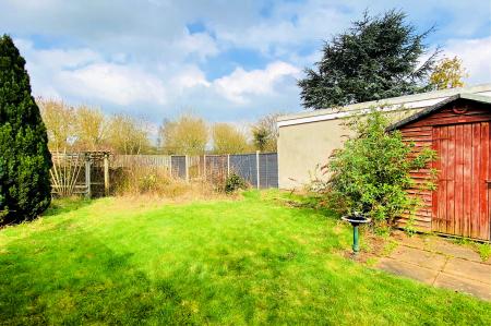 3 bedroom Semi-detached house for sale in Huntsmans Dale, East Goscote, LE7