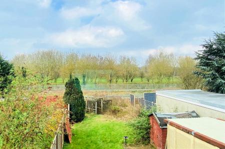 3 bedroom Semi-detached house for sale in Huntsmans Dale, East Goscote, LE7