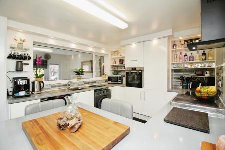 3 bedroom Terraced House for sale in Huntsmans Dale, East Goscote, LE7