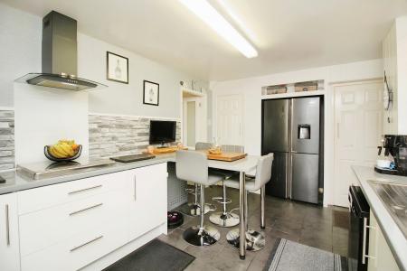 3 bedroom Terraced House for sale in Huntsmans Dale, East Goscote, LE7