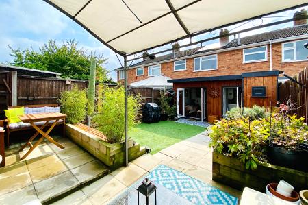 3 bedroom Terraced House for sale in Huntsmans Dale, East Goscote, LE7