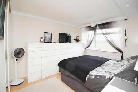 3 bedroom Terraced House for sale in Huntsmans Dale, East Goscote, LE7