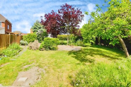 3 bedroom Semi-detached house for sale in June Avenue, Thurmaston, LE4