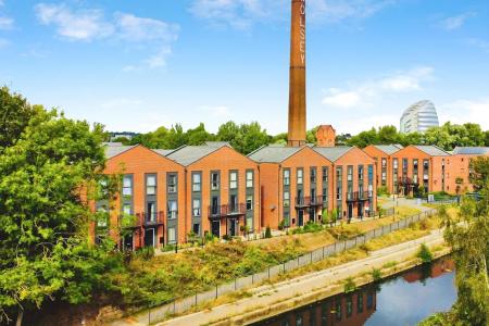 4 bedroom Town house for sale in Langton Way, Leicester, LE4