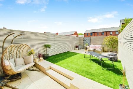 4 bedroom Town house for sale in Langton Way, Leicester, LE4