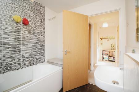 4 bedroom Detached house for sale in Lime Avenue, Sapcote, LE9