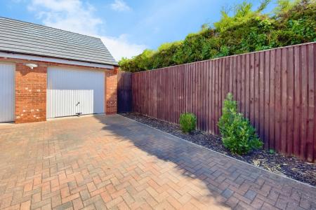 3 bedroom Terraced House for sale in Linacre Crescent, Syston, LE7