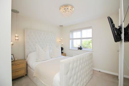 3 bedroom Terraced House for sale in Linacre Crescent, Syston, LE7