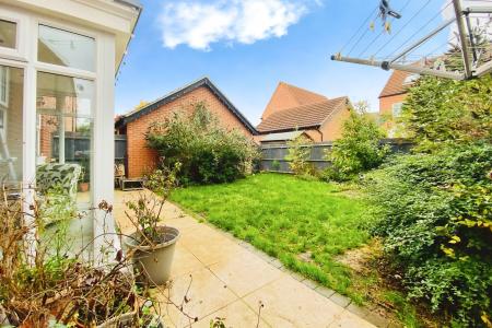 4 bedroom Detached house for sale in Loddington Close, Syston, LE7