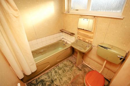 3 bedroom Semi-detached house for sale in Long Furrow, East Goscote, LE7