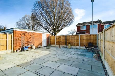 3 bedroom End of terrace house for sale in Long Furrow, East Goscote, LE7