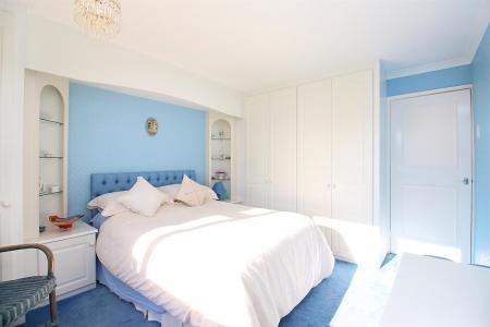 3 bedroom Detached house for sale in Long Furrow, East Goscote, LE7