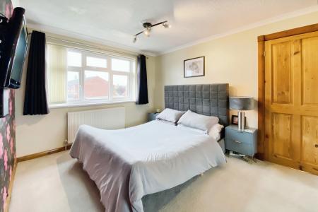 3 bedroom Semi-detached house for sale in Long Furrow, East Goscote, LE7