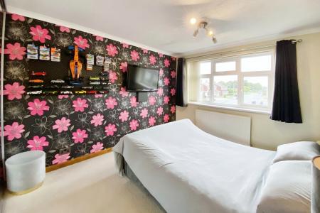 3 bedroom Semi-detached house for sale in Long Furrow, East Goscote, LE7