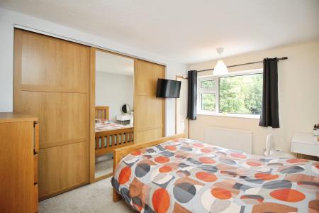 3 bedroom Semi-detached house for sale in Ludgate Close, Birstall, LE4