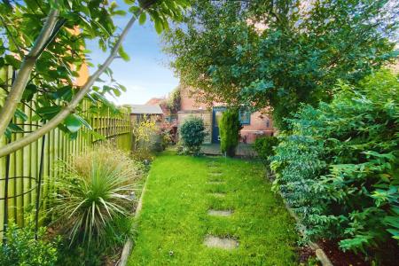 3 bedroom Semi-detached house for sale in Martin Drive, Syston, LE7