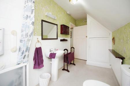 3 bedroom Semi-detached house for sale in Melton Road, Syston, LE7