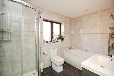 4 bedroom Detached house for sale in Melton Road, Rearsby, LE7