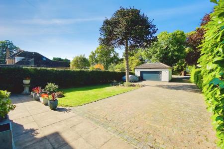 4 bedroom Detached house for sale in Melton Road, Rearsby, LE7