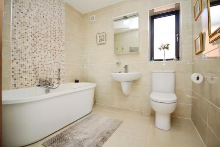 4 bedroom Detached house for sale in Melton Road, Rearsby, LE7